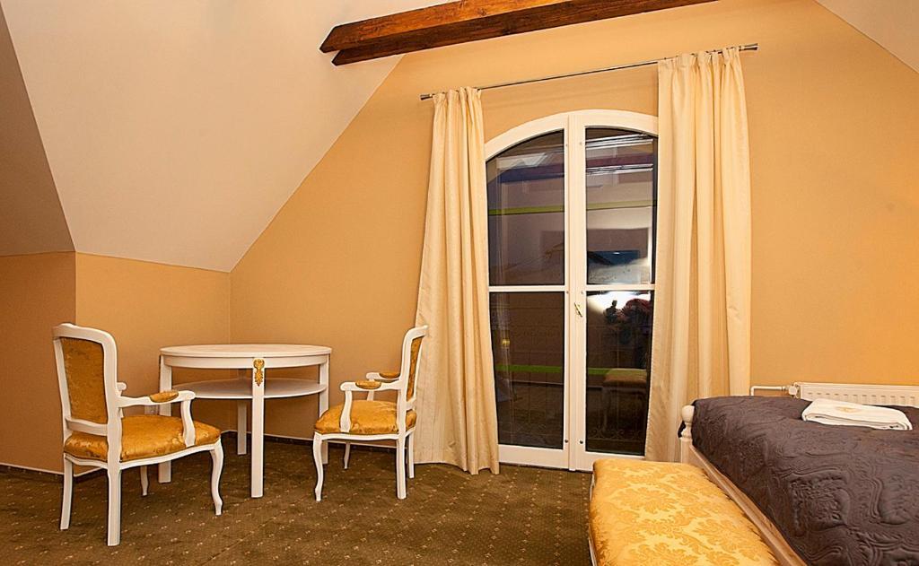 Old House Bed & Breakfast Hradec nad Moravici Rom bilde