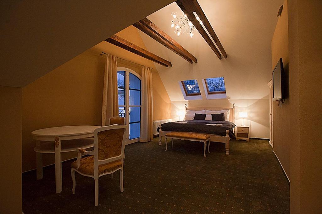 Old House Bed & Breakfast Hradec nad Moravici Rom bilde