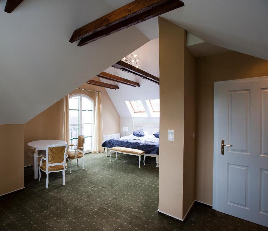 Old House Bed & Breakfast Hradec nad Moravici Rom bilde